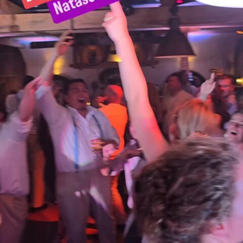 Instagram: Meezingen met Natasha Bedingfield, foute hits en jullie favoriete throwbacks. Dát is een trouwfeest… (opent in nieuw tabblad)