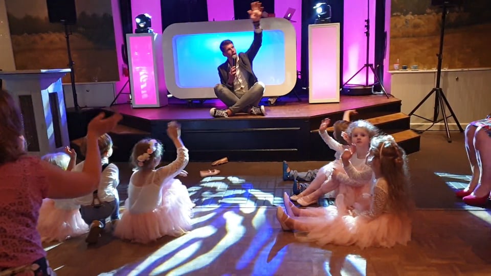 Beeld uit de video: Kinderdisco op een bruiloft